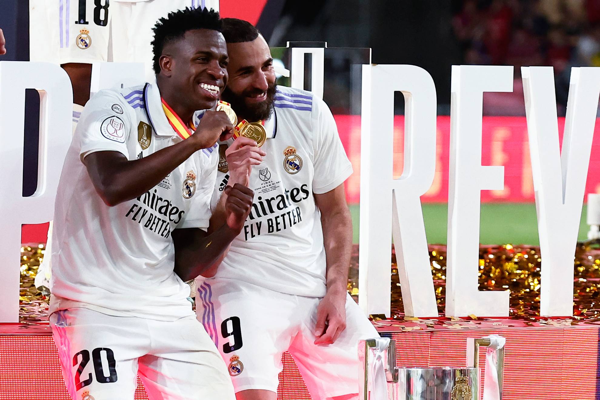 Vinicius and Benzema celebrating the Copa del Rey won by Real Madrid in 2023