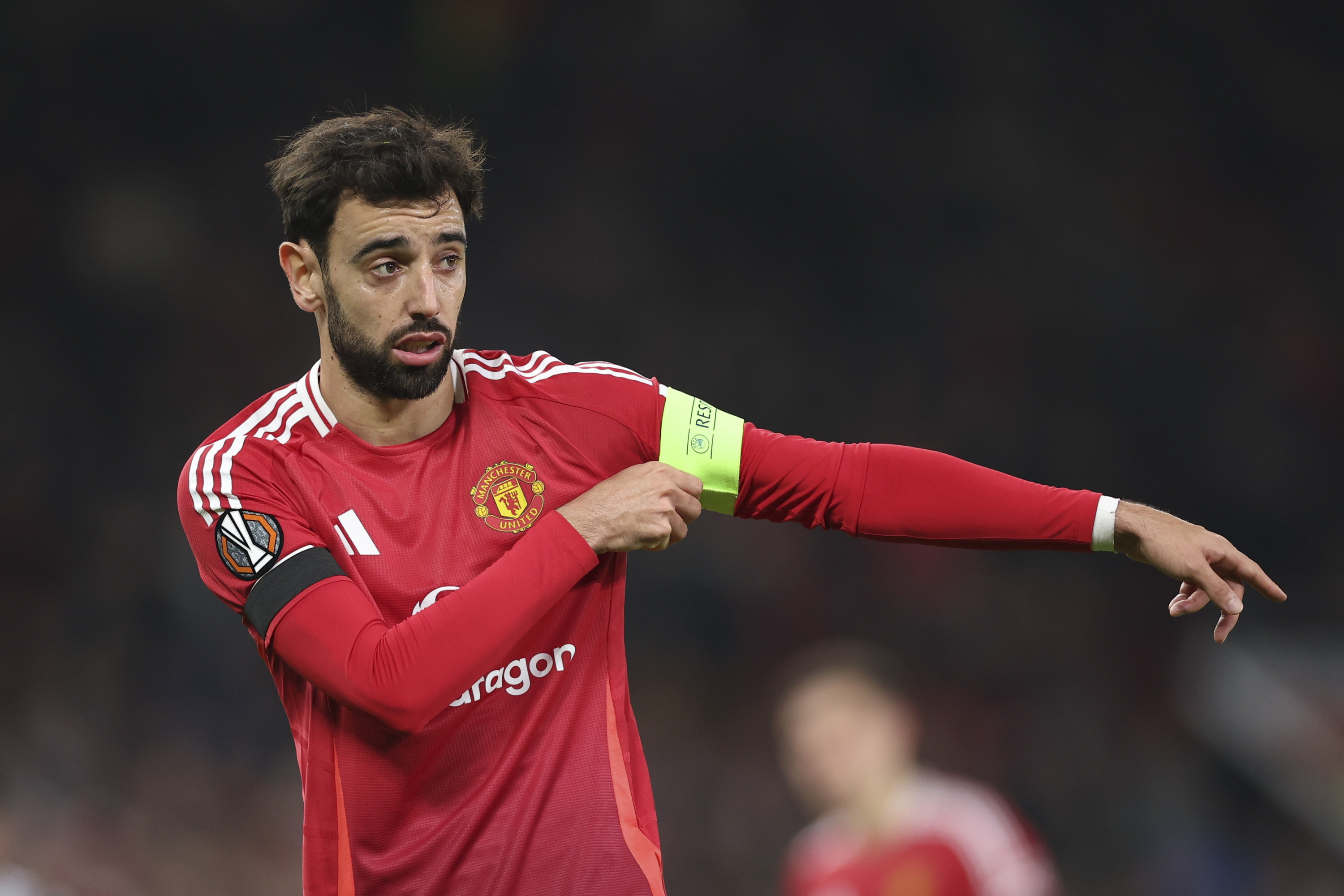 Bruno Fernandes correctly putting on the Manchester United captain's armband in the Europa League