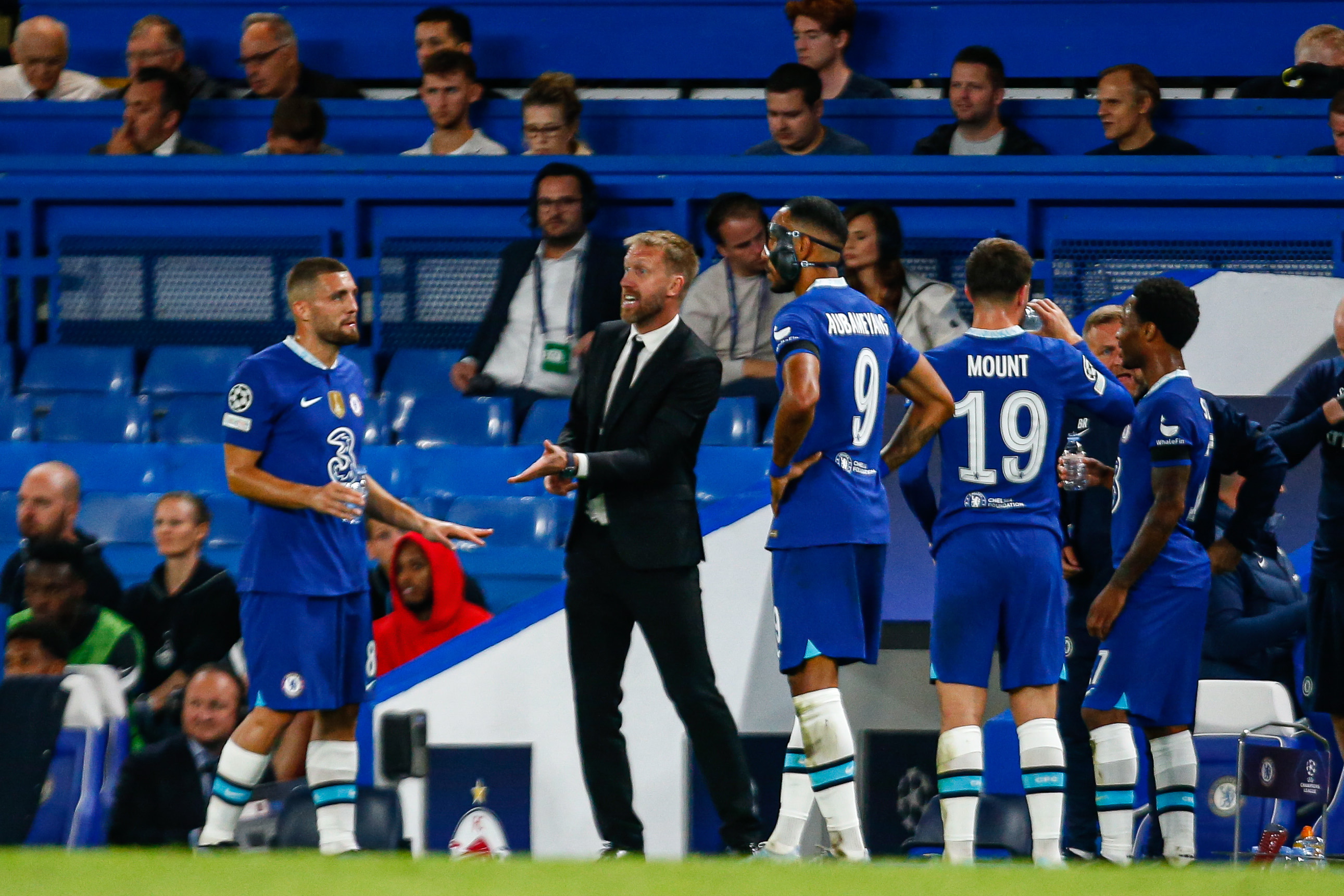 Graham Potter with his players at Chelsea.