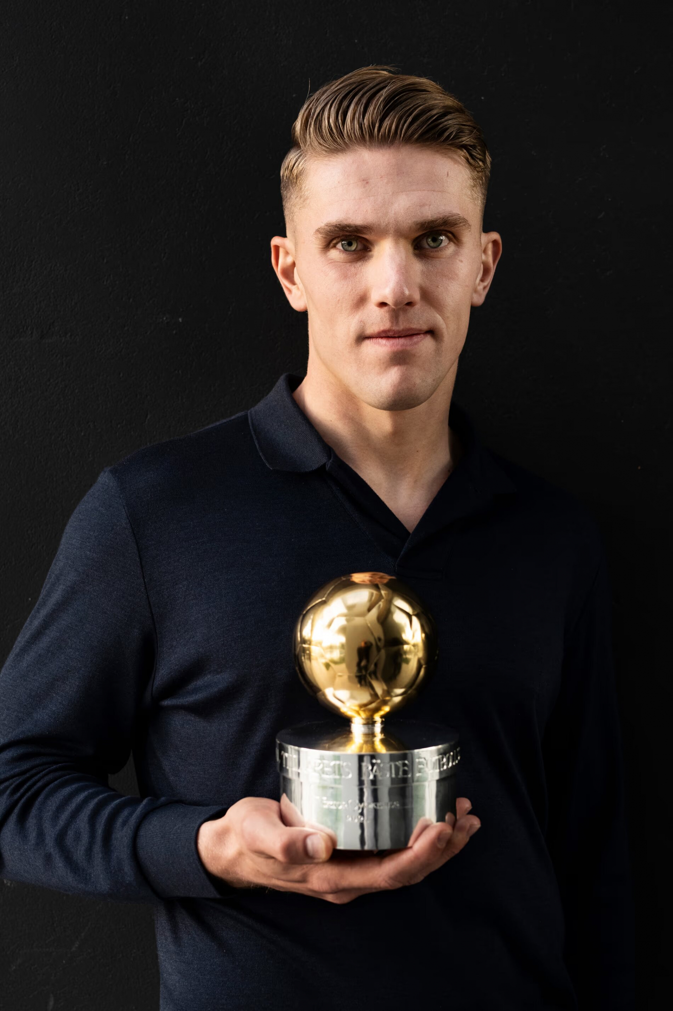 Viktor Gyökeres, Sporting de Portugal player, posing with the Guldbollen in 2024