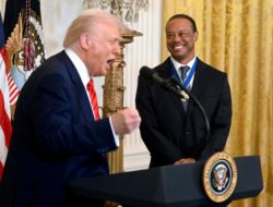 Donald Trump pulls Tiger to start talking after a historical meeting: “Tiger, Tiger …”