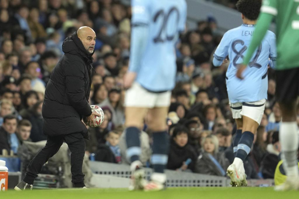 Guardiola, during the match between Manchester City and Plymouth.