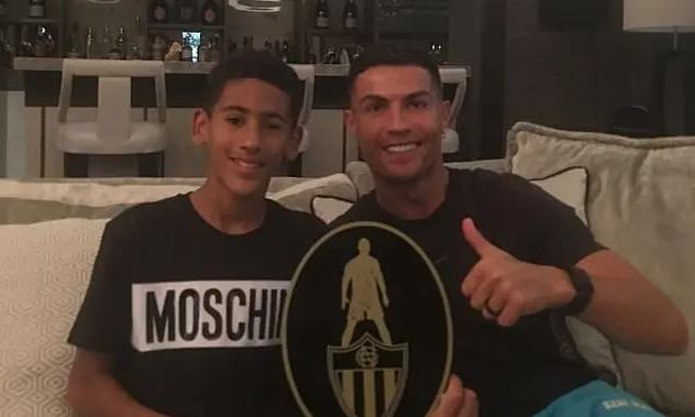 'JJ' Gabriel poses with Cristiano.