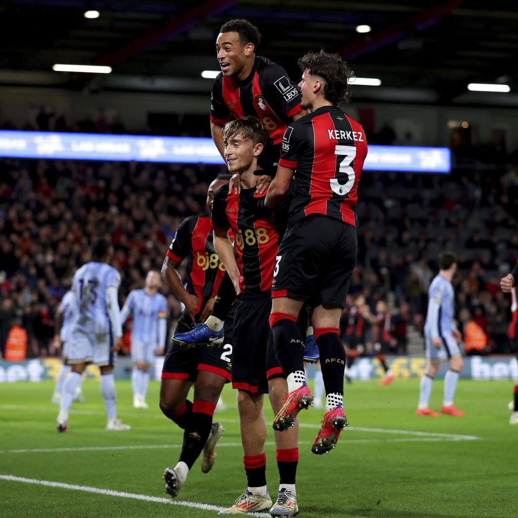 Dean Huijsen celebrates his first goal in Premier with the Bournemouth