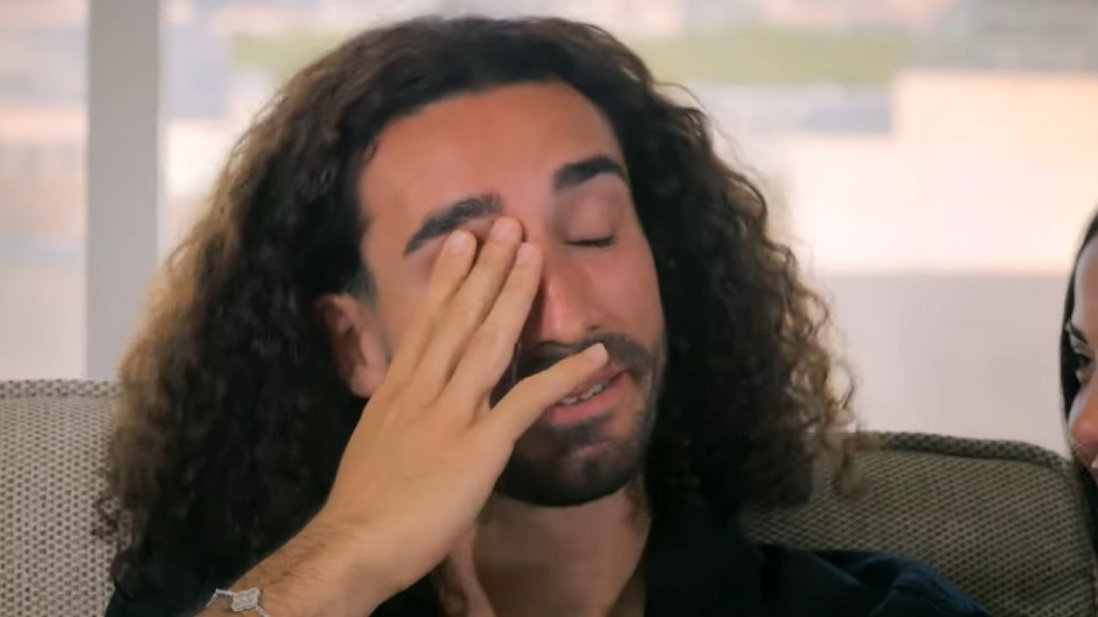 Marc Cucurella breaks to cry with his partner in the intimate reality of football stars and his women